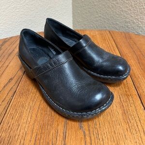 Born Toby black slip-on clogs